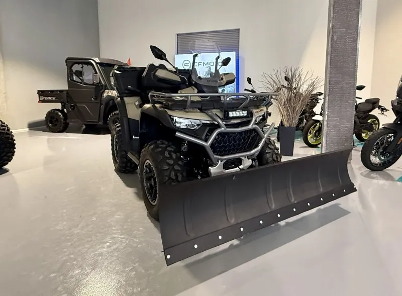 CFMOTO ATV mit Schneeschild