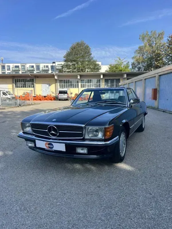 Vehicle photo 5
