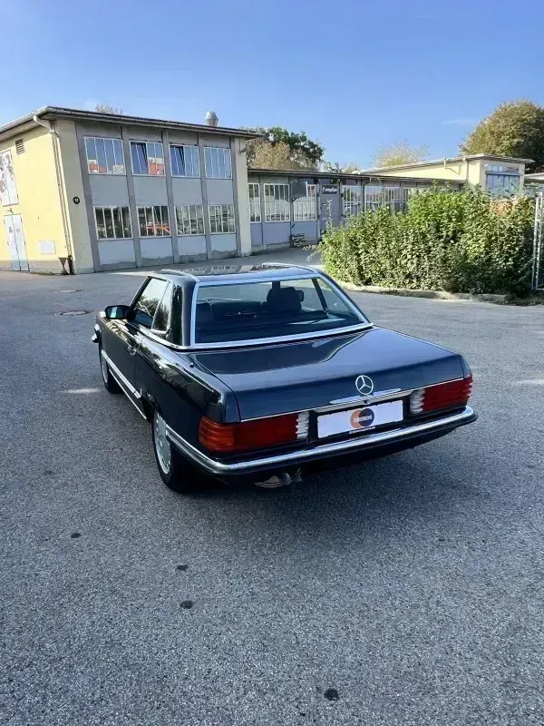 Vehicle photo 6
