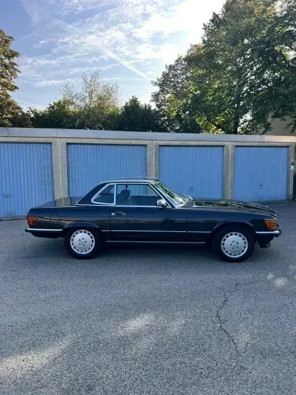 Vehicle photo 12