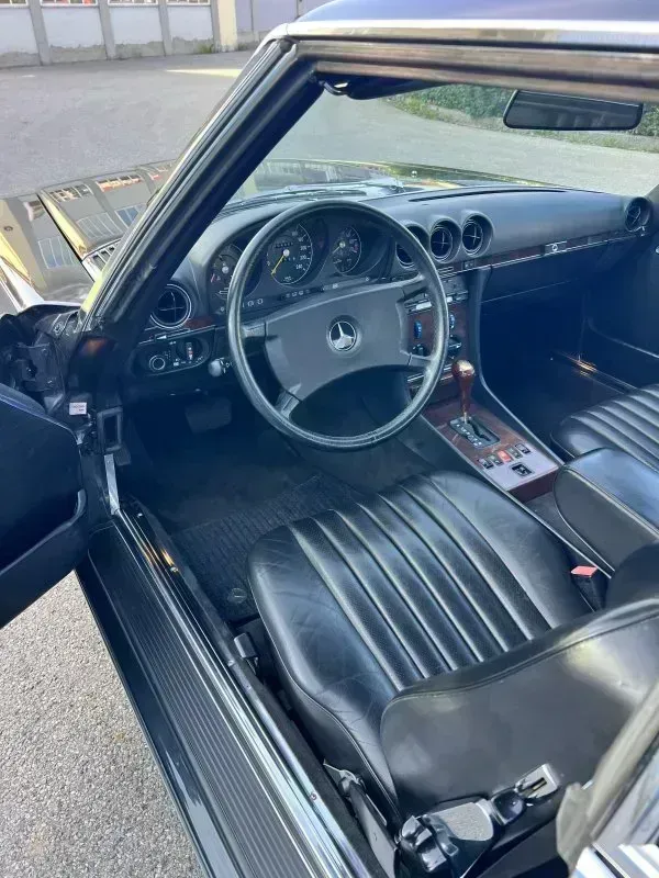 Vehicle photo 16