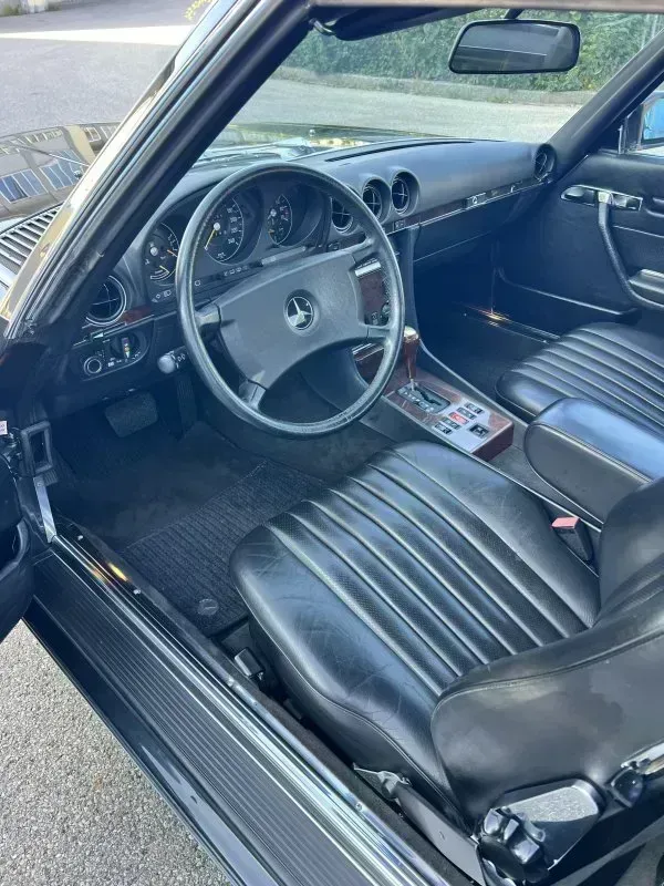 Vehicle photo 17