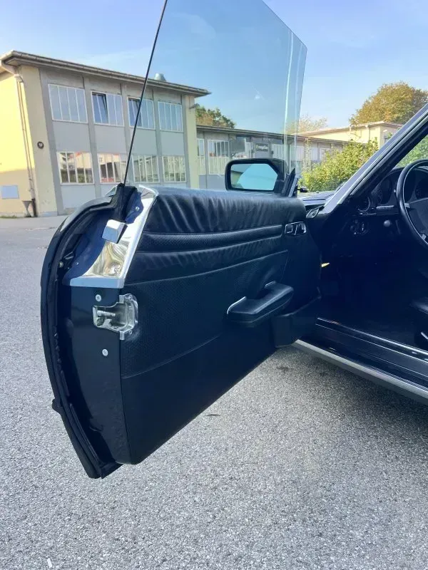 Vehicle photo 23