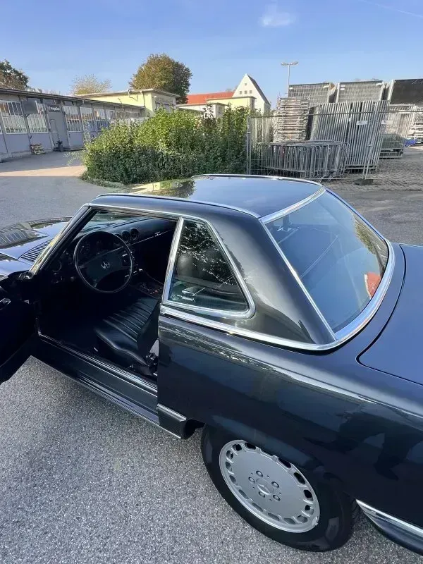 Vehicle photo 25