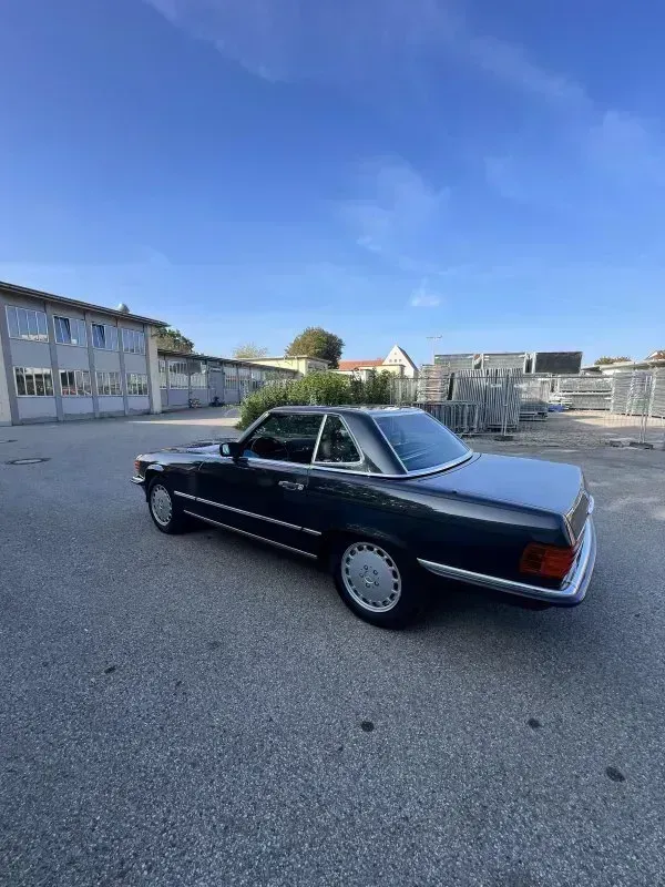 Vehicle photo 26
