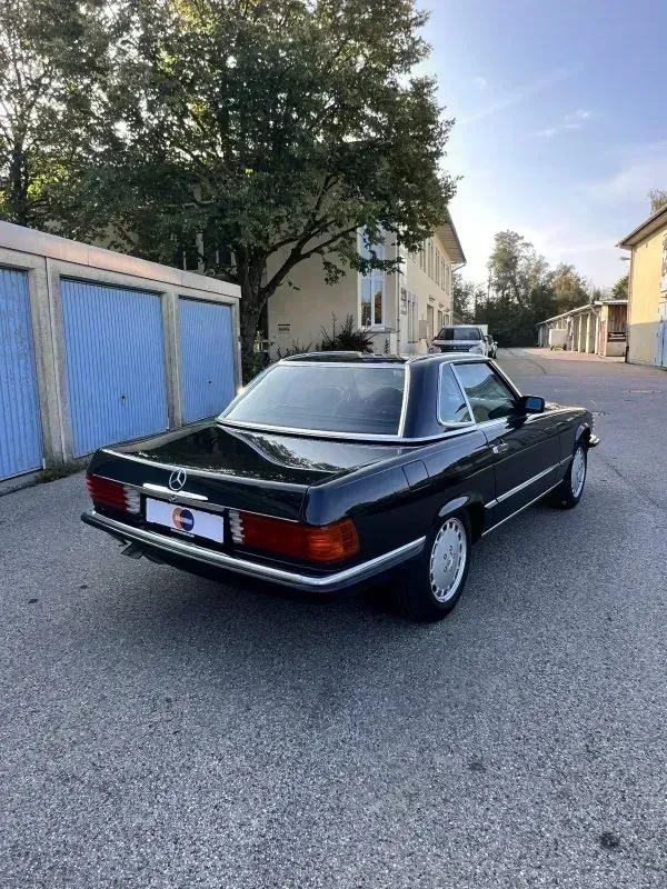 Vehicle photo 29