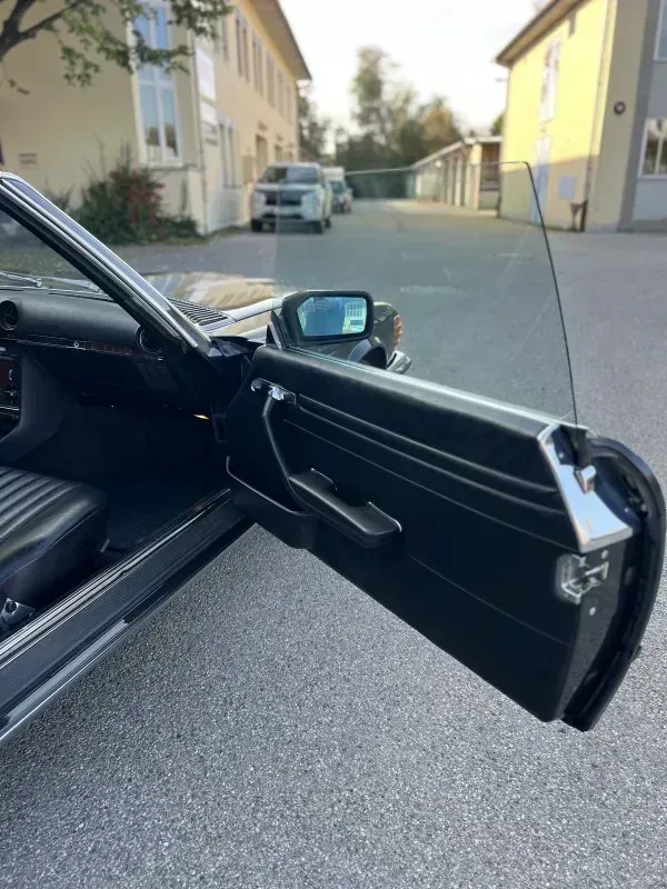 Vehicle photo 33