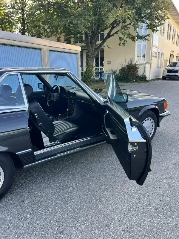 Vehicle photo 34