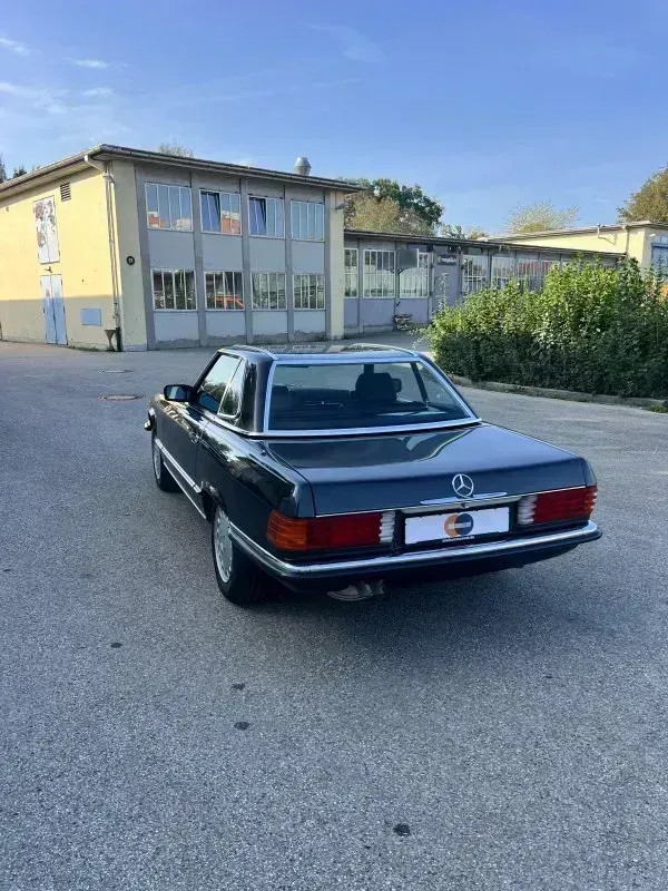 Vehicle photo 43