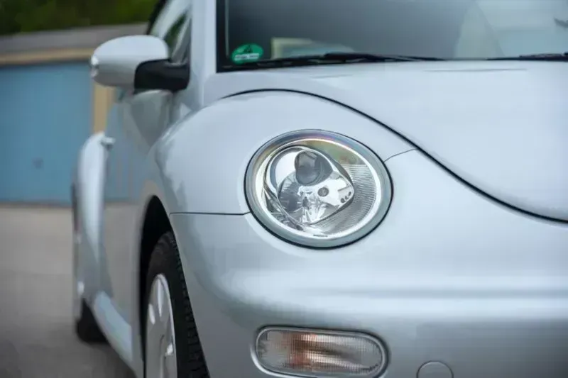 Vehicle photo 9