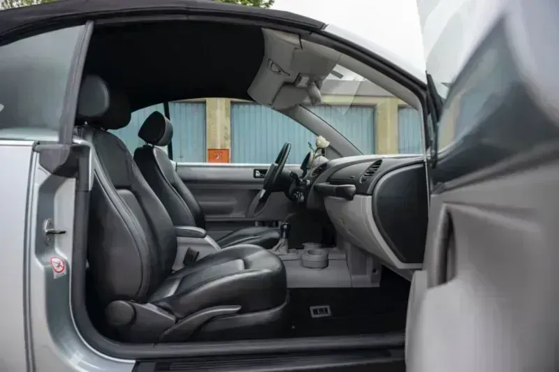 Vehicle photo 12