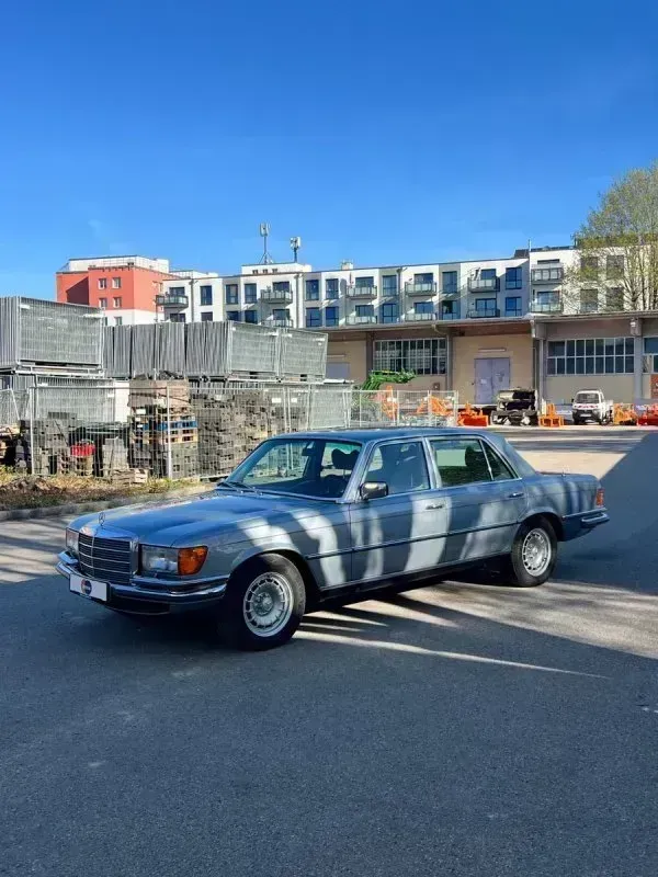 Vehicle photo 11