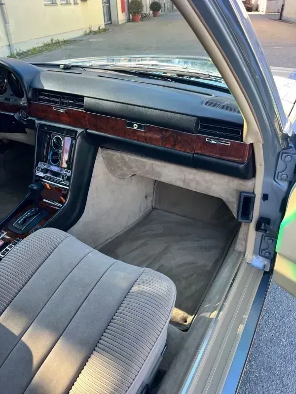 Vehicle photo 24