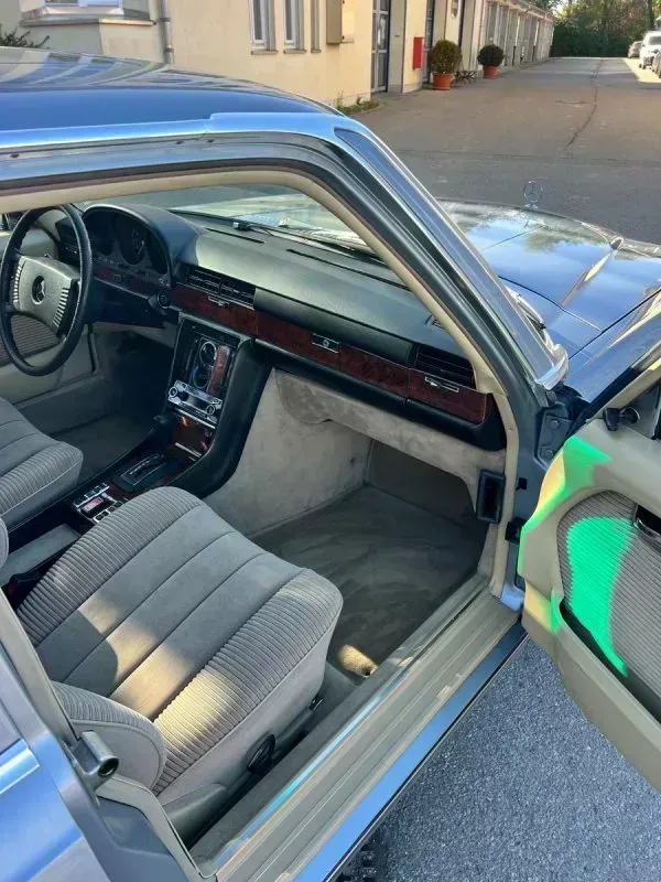Vehicle photo 25