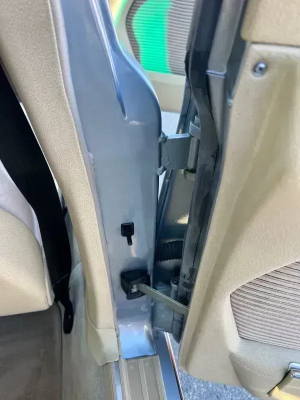 Vehicle photo 30