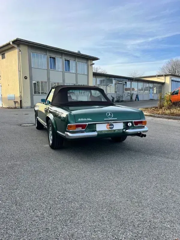 Vehicle photo 6