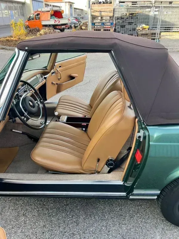 Vehicle photo 9