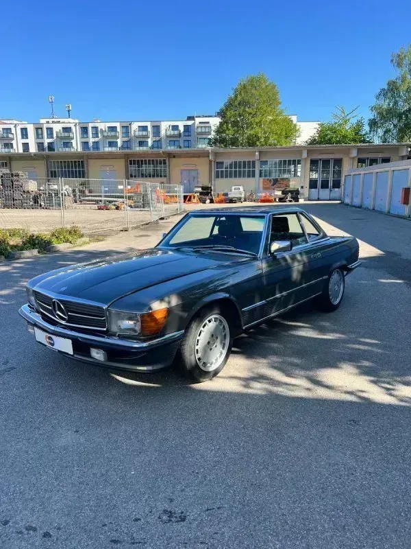 Vehicle photo 2