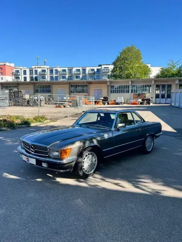 Vehicle photo 3