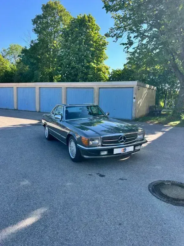 Vehicle photo 5
