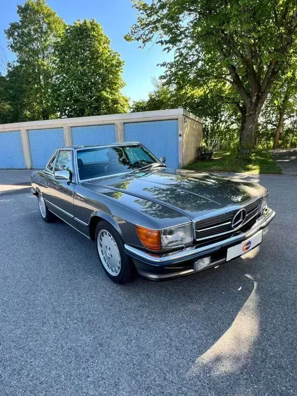 Vehicle photo 6