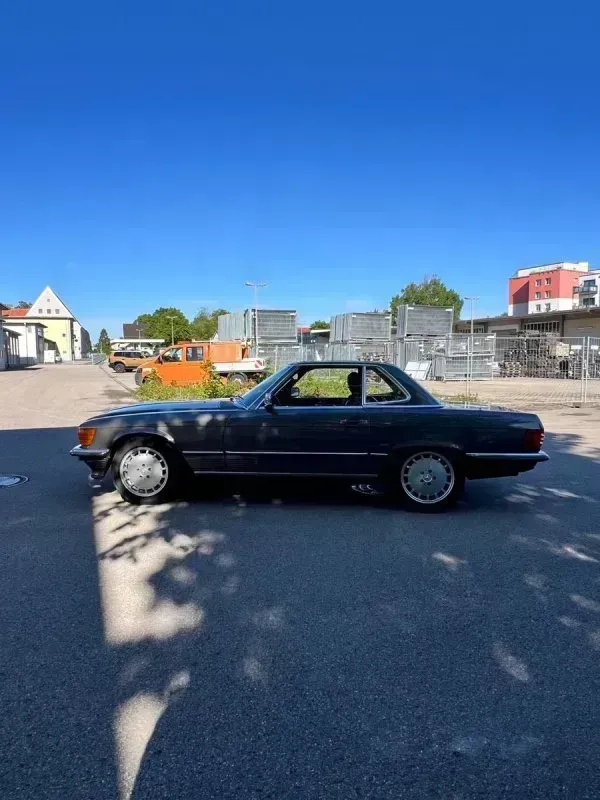 Vehicle photo 7