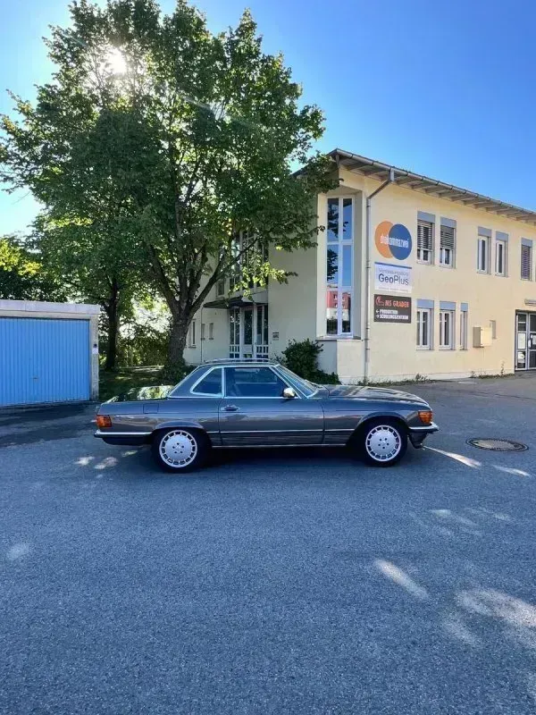 Vehicle photo 8