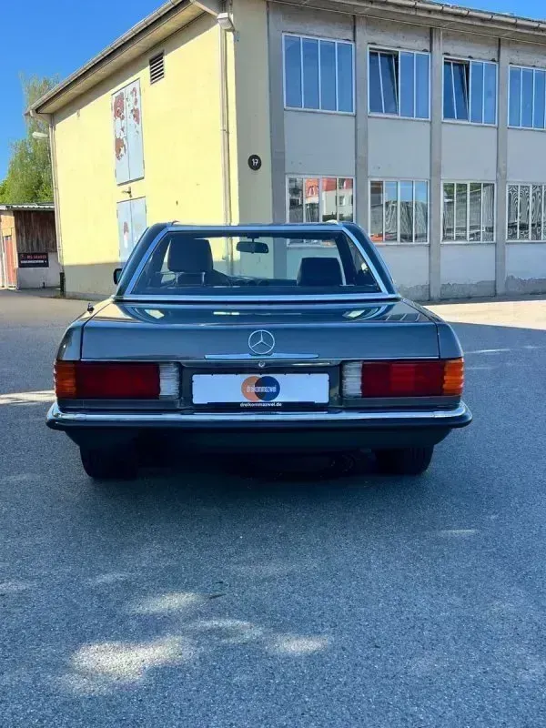 Vehicle photo 9