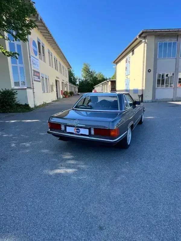 Vehicle photo 10