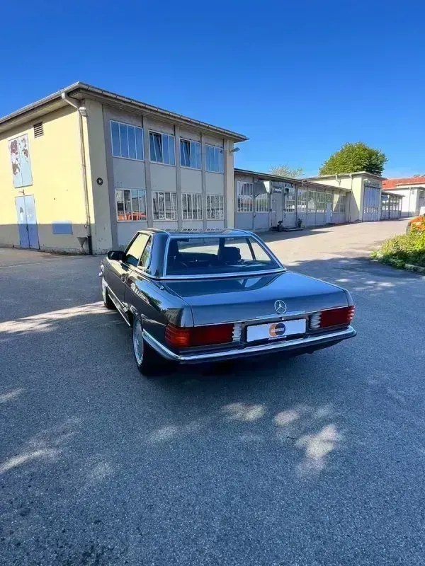 Vehicle photo 12