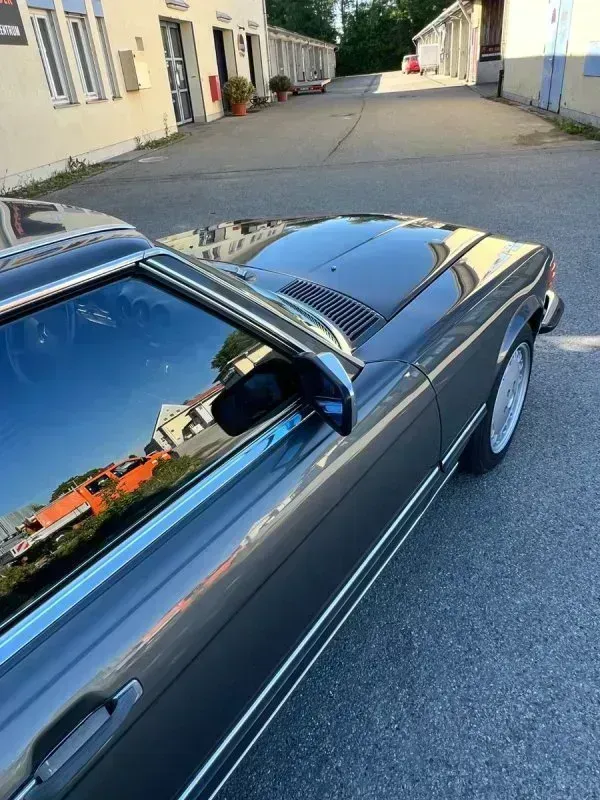 Vehicle photo 13