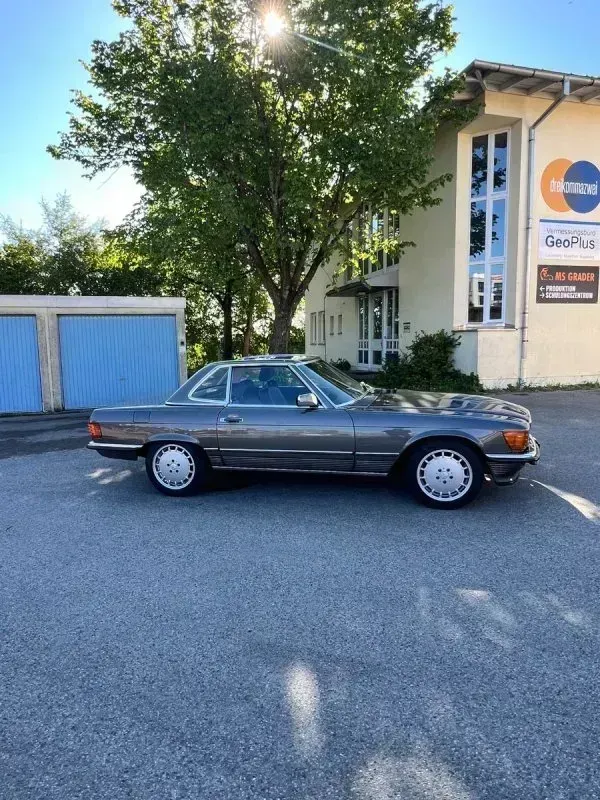 Vehicle photo 17