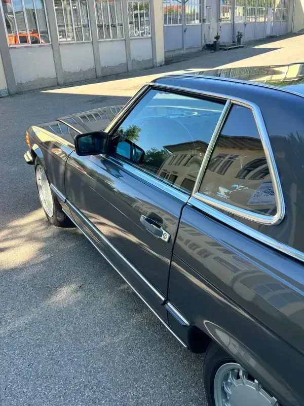 Vehicle photo 19