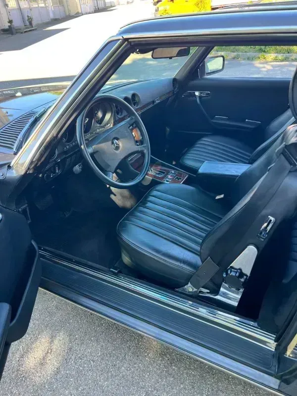 Vehicle photo 22