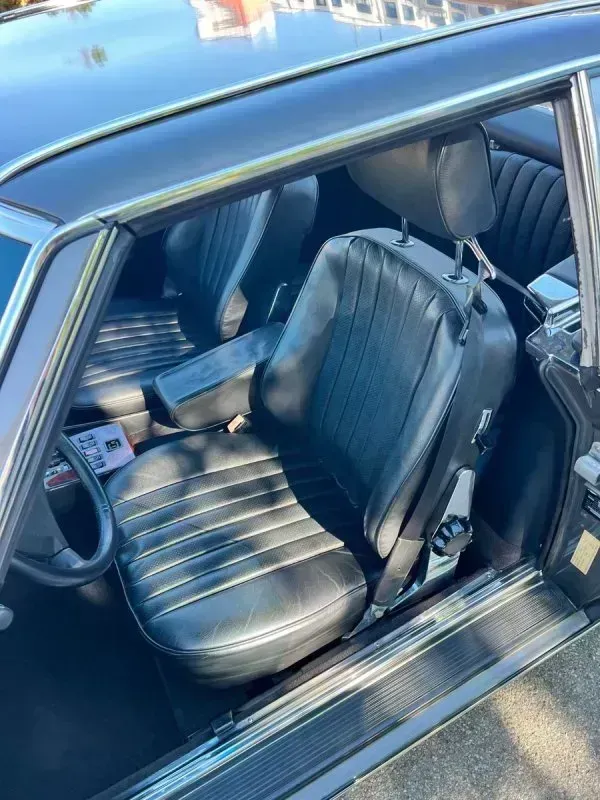 Vehicle photo 23