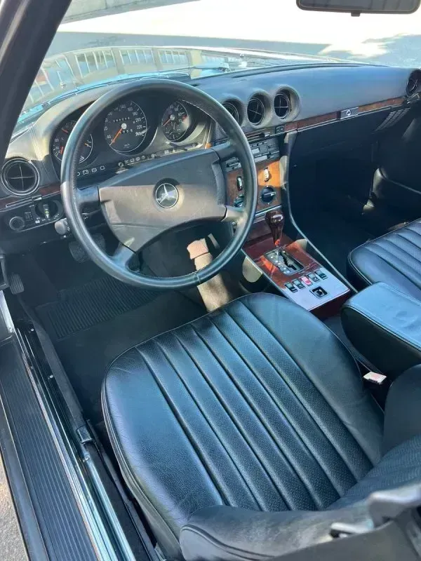 Vehicle photo 24