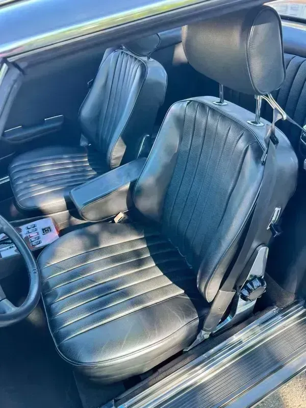 Vehicle photo 25