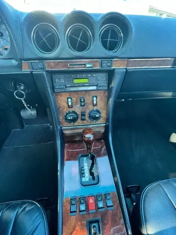 Vehicle photo 27