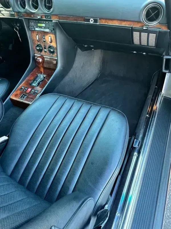 Vehicle photo 28