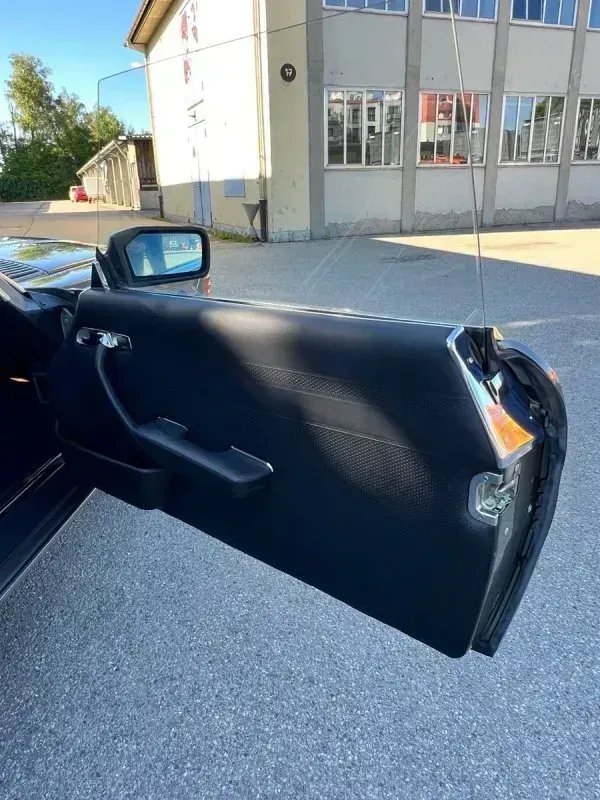 Vehicle photo 32